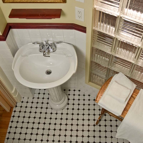 Lavabo de la chambre La Champêtre de l'Auberge du Chemin Faisant