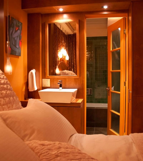 Lavabo de la chambre La Romantique de l'Auberge du Chemin Faisant