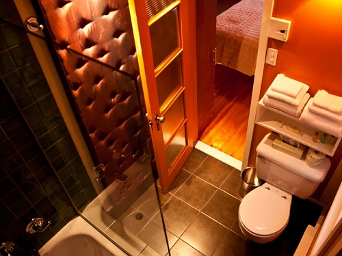 Salle de bain de la chambre La Romantique de l'Auberge du Chemin Faisant