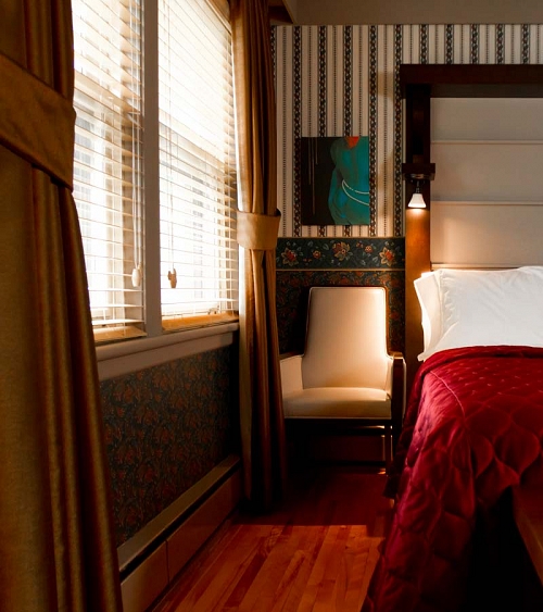 Fenêtre de la chambre La Vieillotte de l'Auberge du Chemin Faisant